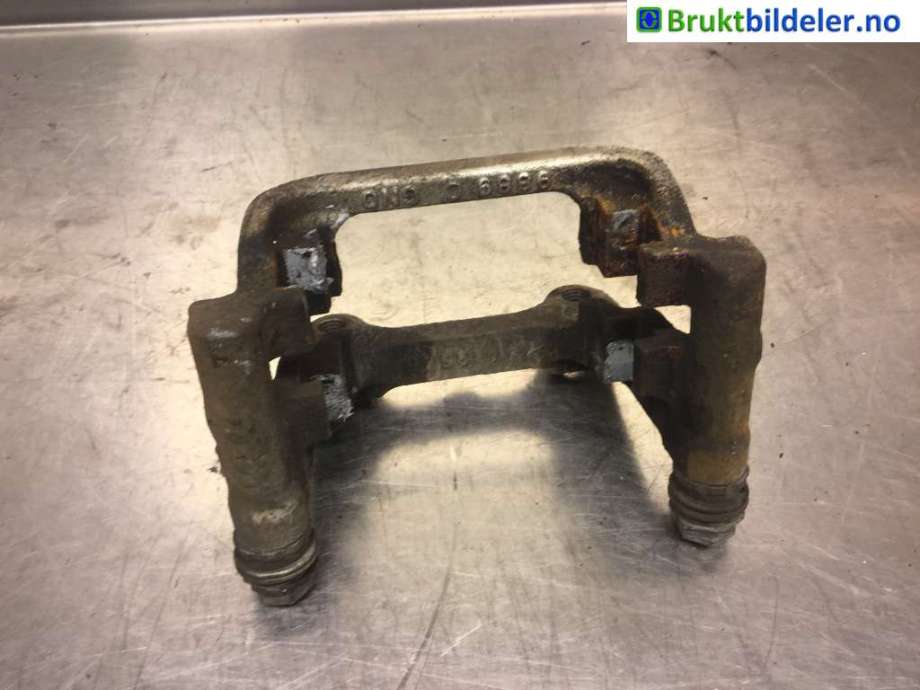 Bremsecaliper brakett til VW Caddy 2015-2020 (Type III, Fase 3) (VOLKSWAGEN|5Q0 615 426 A|)