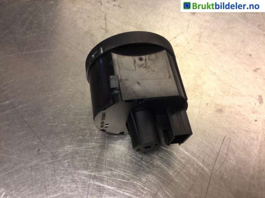 Bryter lys til VW Golf VI 2008-2012  (VOLKSWAGEN|3C8 941 431|)