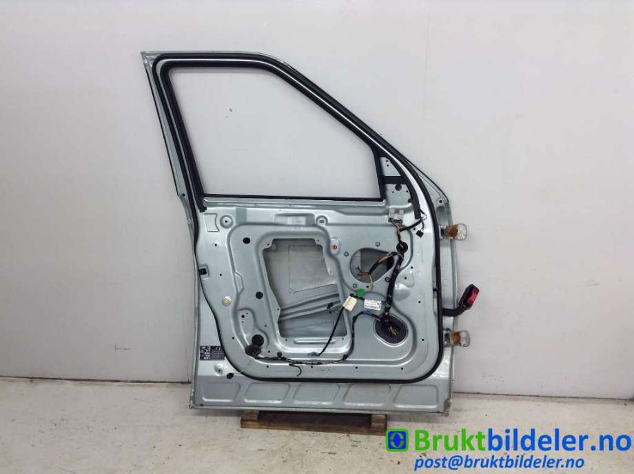 Dør venstre foran til Land Rover Range Rover Sport 2005-2013 (LAND-ROVER|BDA790090|)