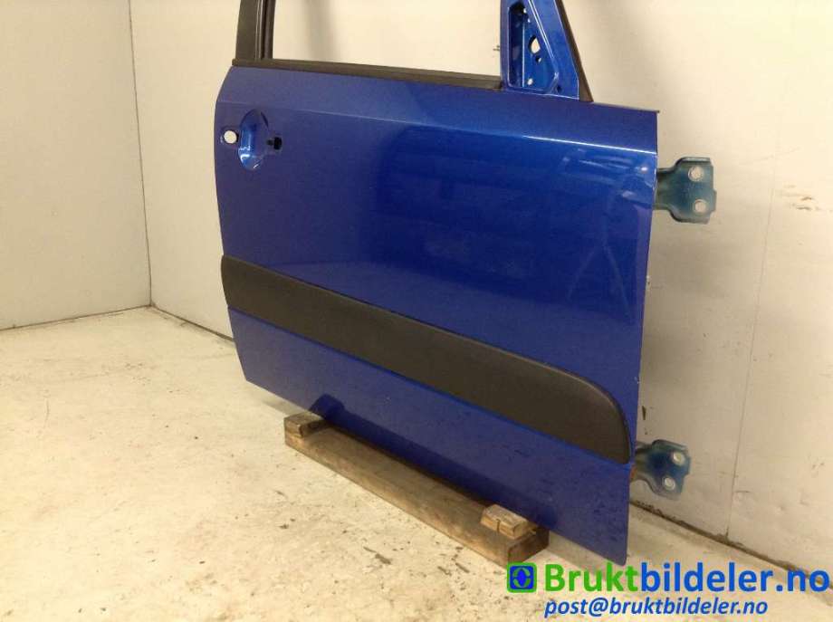 Dør høyre foran til Suzuki SX4 2006-2009 (Type I, Fase 1)  (SUZUKI|68001-79J00|)