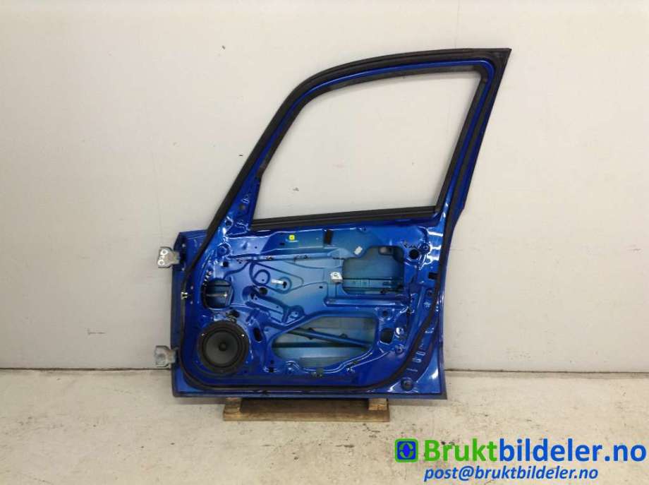 Dør høyre foran til Suzuki SX4 2006-2009 (Type I, Fase 1)  (SUZUKI|68001-79J00|)