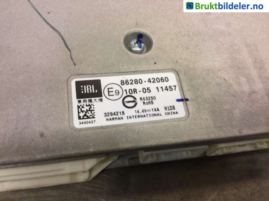 Bilstereo forsterker til Toyota RAV4 2019-->> (Type V)  (TOYOTA|86280-42060|)