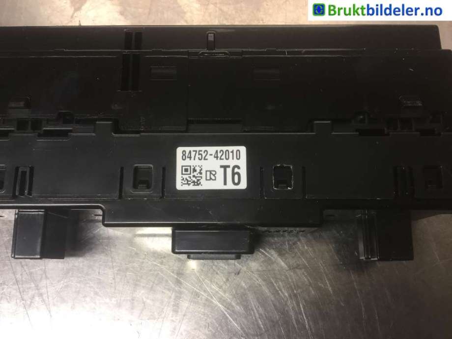 Bryter setevarme til Toyota RAV4 2019-->> (Type V)  (TOYOTA|84752-42010|)
