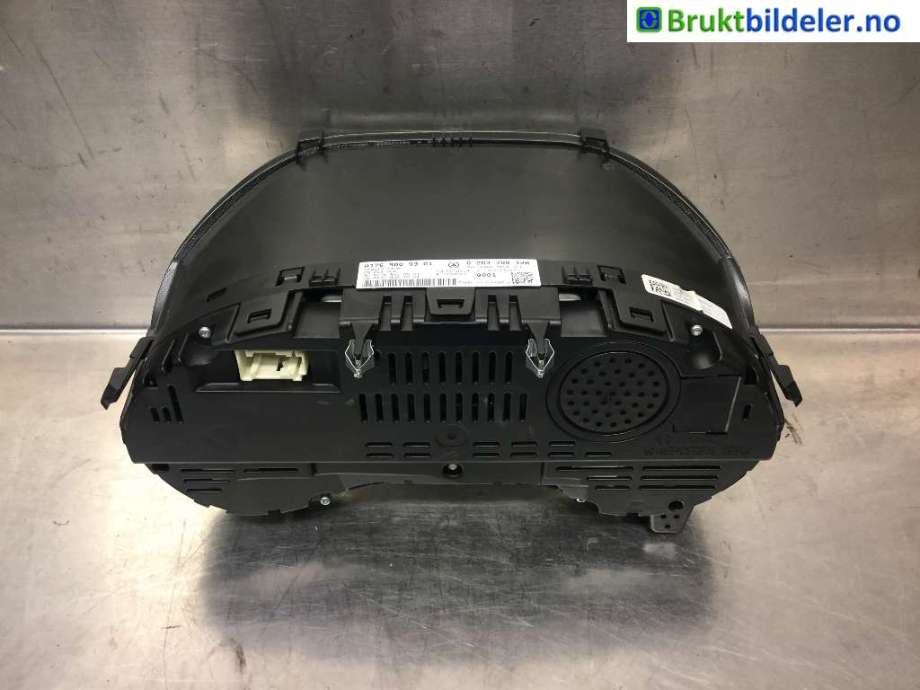Instrumentpanel til Mercedes A-Klasse 2012-2018 (W176) (W176) (MERCEDES|A176 900 93 01|0 263 700 128|)