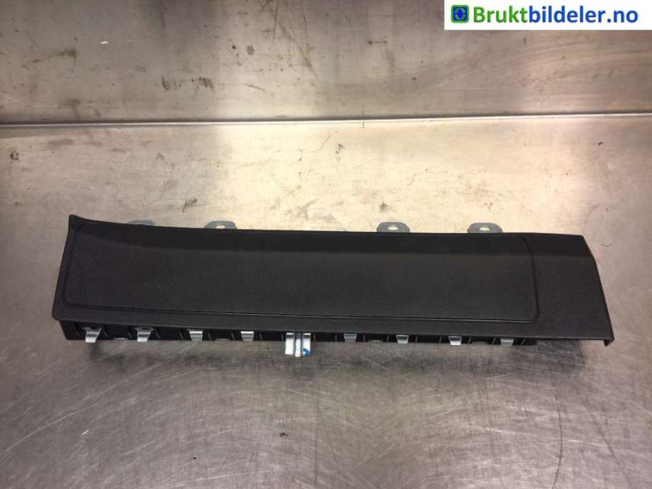 Airbag kne til Mercedes A-Klasse 2012-2018 (W176) (W176) (MERCEDES|A 176 860 03 02|617277900E|)