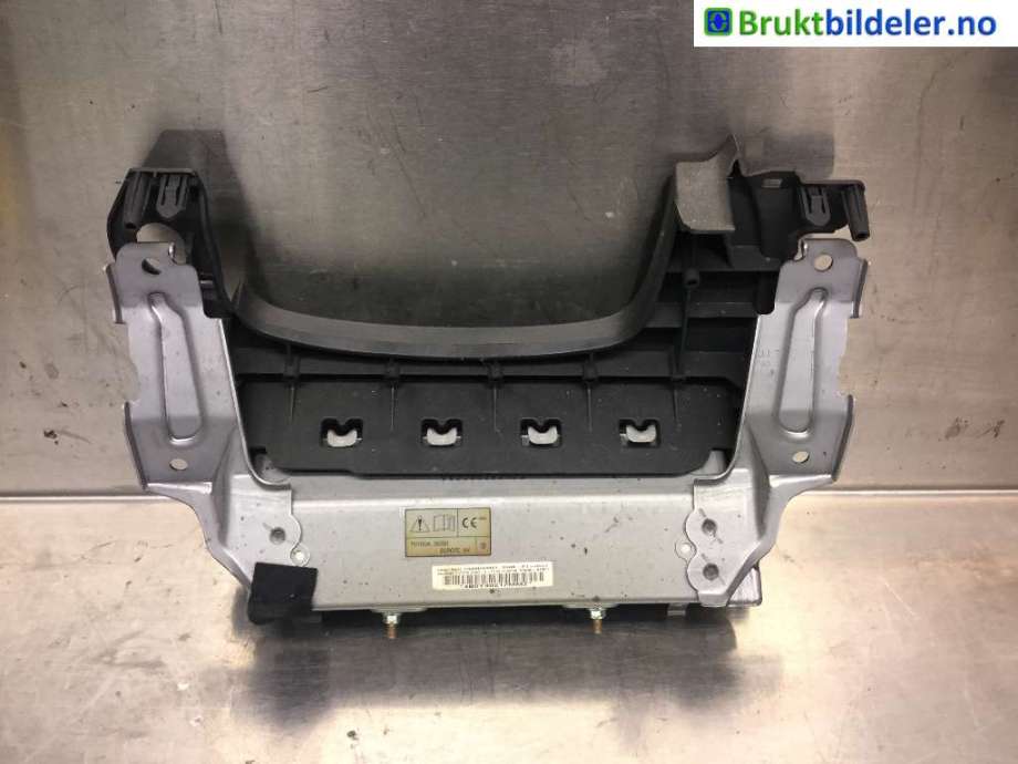 Airbag kne til Mitsubishi Outlander 2012-2015 (Type III, Fase 1)  (MITSUBISHI|7030A-31651|)