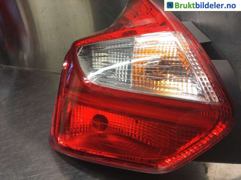 Baklykt venstre til Ford Focus 2011-2014 (Type III, Fase 1)  (FORD|BM51-13405-BL|1825320|)