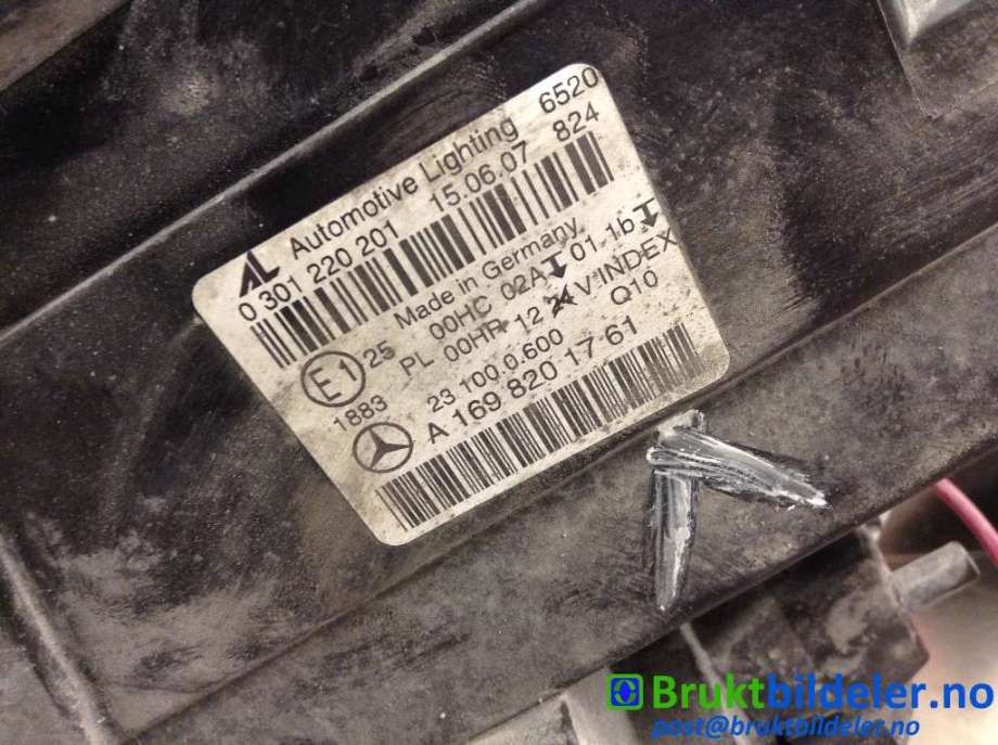 Frontlykt venstre halogen til Mercedes B-Klasse 2008-2011 (Fase 2) (W245) (W245) (MERCEDES|A 169 820 17 61|0 301 220 201|)