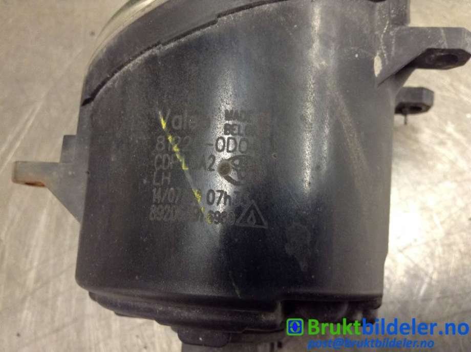 Tåkelykt venstre foran til Toyota Avensis 2009-2015 (Type III, Fase 1)  (TOYOTA|81220-0D041|89206391|)
