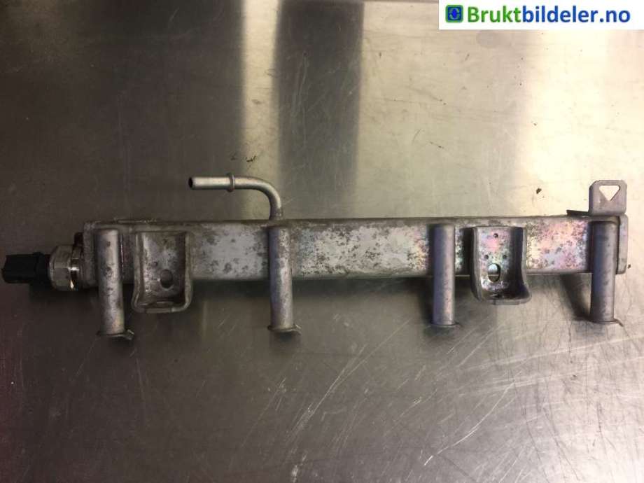 Dyseskinne (fuelrail) til Toyota RAV4 2019-->> (Type V)  (TOYOTA||89458-33041)