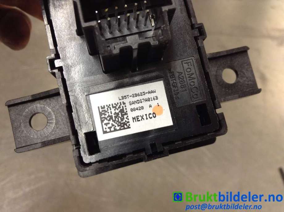 Bryter elektrisk håndbrekk/parkbrems til Ford Kuga 2019-->> (Type III)  (FORD|LB5T-2B623-AAW|)