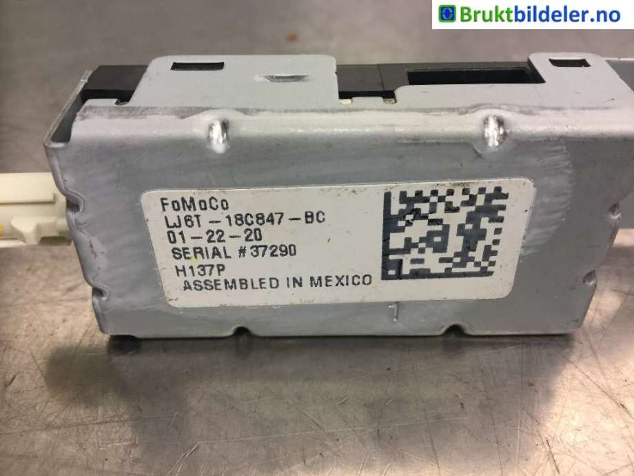 Antenne forsterker til Ford Kuga 2019-->> (Type III) (FORD|LJ6T-18C847-BC|)