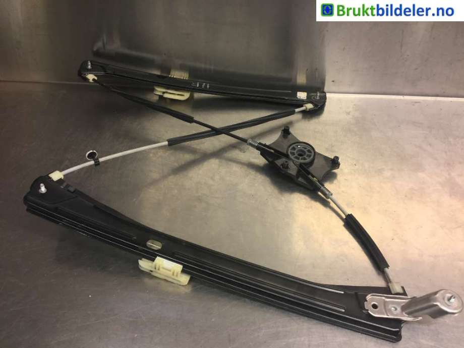 Ruteheis til VW Tiguan 2016-2020 (Type II, Fase 1)  (VOLKSWAGEN|5NA 837 462|)