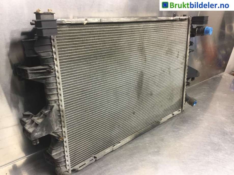 Radiator (manuell gir) til VW Transporter / Caravelle, 2003-2009 (Fase 1) (T5) (T5) (VOLKSWAGEN|7H0 121 253 J)