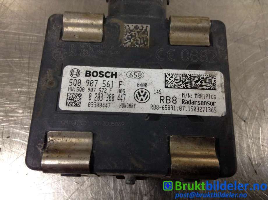 Sensor radar til Škoda Octavia 2013-2016 (Type III, Fase 1) (SKODA|5Q0 907 561 F|0 203 300 447|)
