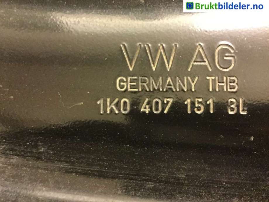 Bærebru venstre foran nedre til VW Caddy 2015-2020 (Type III, Fase 3)  (VOLKSWAGEN|1K0 407 151 BL|)