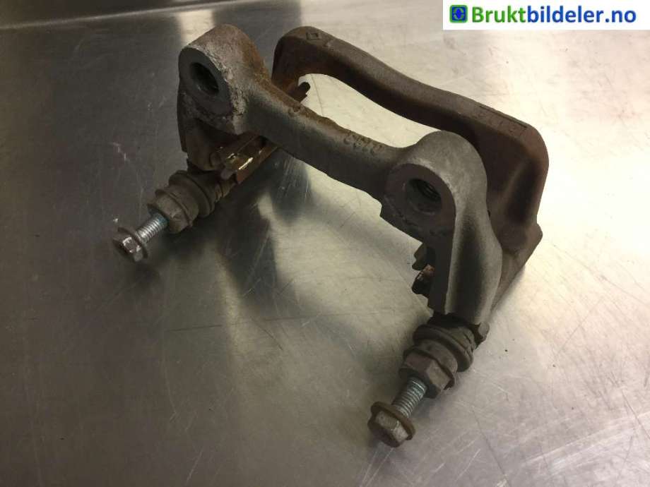 Bremsecaliper brakett til Mercedes A-Klasse, 2012-2018 (W176) (W176) (MERCEDES|A 000 423 09 06)