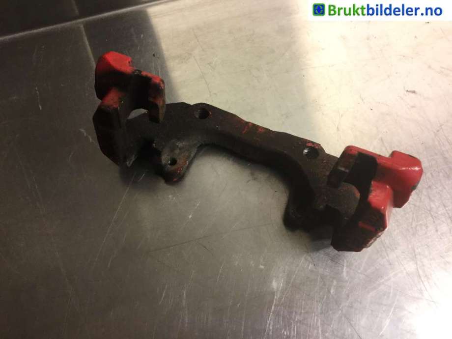 Bremsecaliper brakett til Ford Focus, 2011-2014 (Type III, Fase 1)  (FORD|AV612B135CB)
