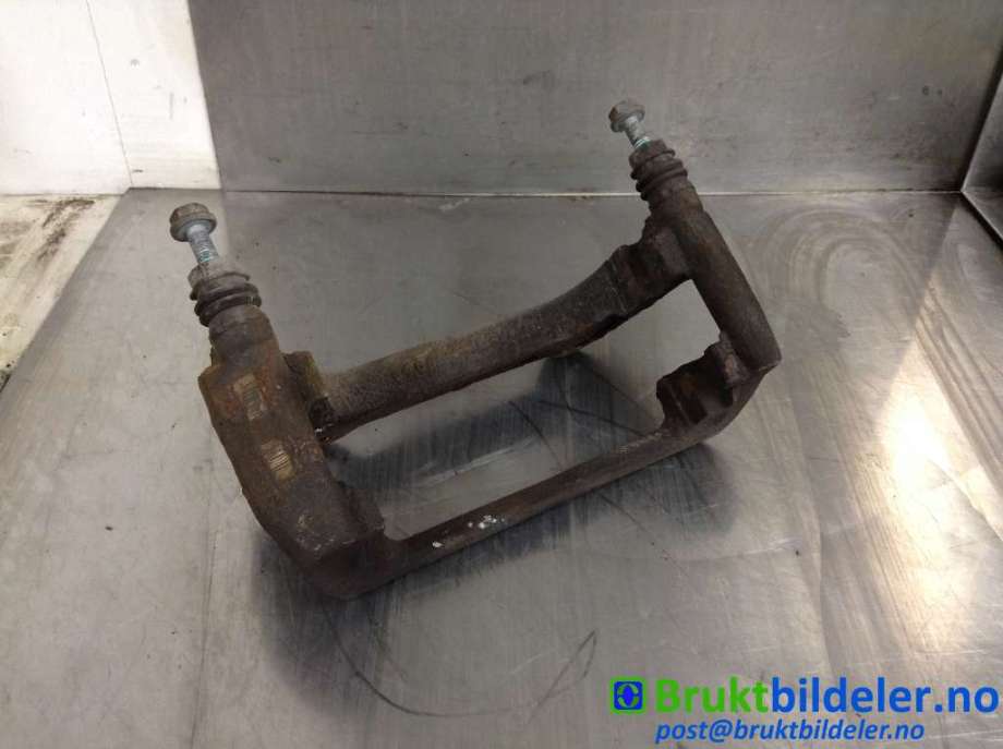 Bremsecaliper brakett til VW Tiguan, 2016-2020 (Type II, Fase 1) (VOLKSWAGEN|8V0 615 126 A)