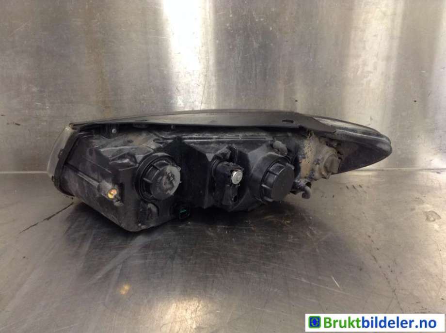 Frontlykt høyre halogen til Hyundai Santa Fe 2006-2009 (Type II, Fase 1)  (HYUNDAI|92102 2B020|)