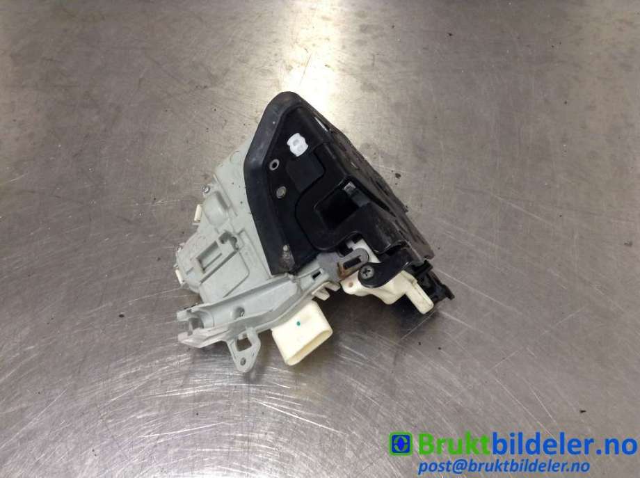 Låsekasse høyre foran til Audi A4 2007-2014 (Type IV) (B8) (B8) (AUDI|8J1 837 016 C|)