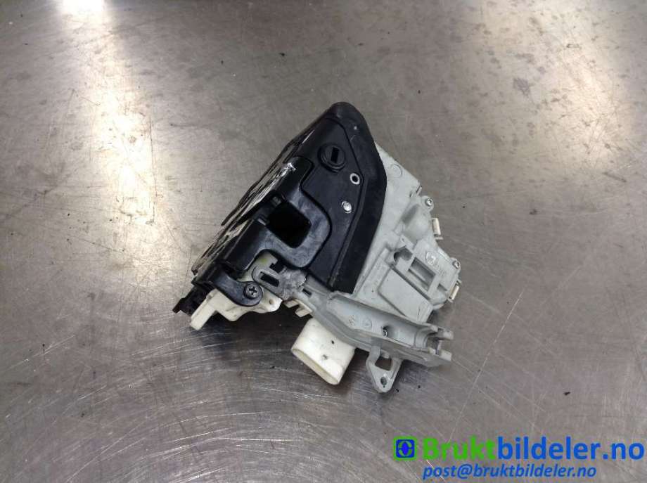 Låsekasse venstre bak til Audi A4 2007-2014 (Type IV) (B8) (B8) (AUDI|8K0 839 015 C|)