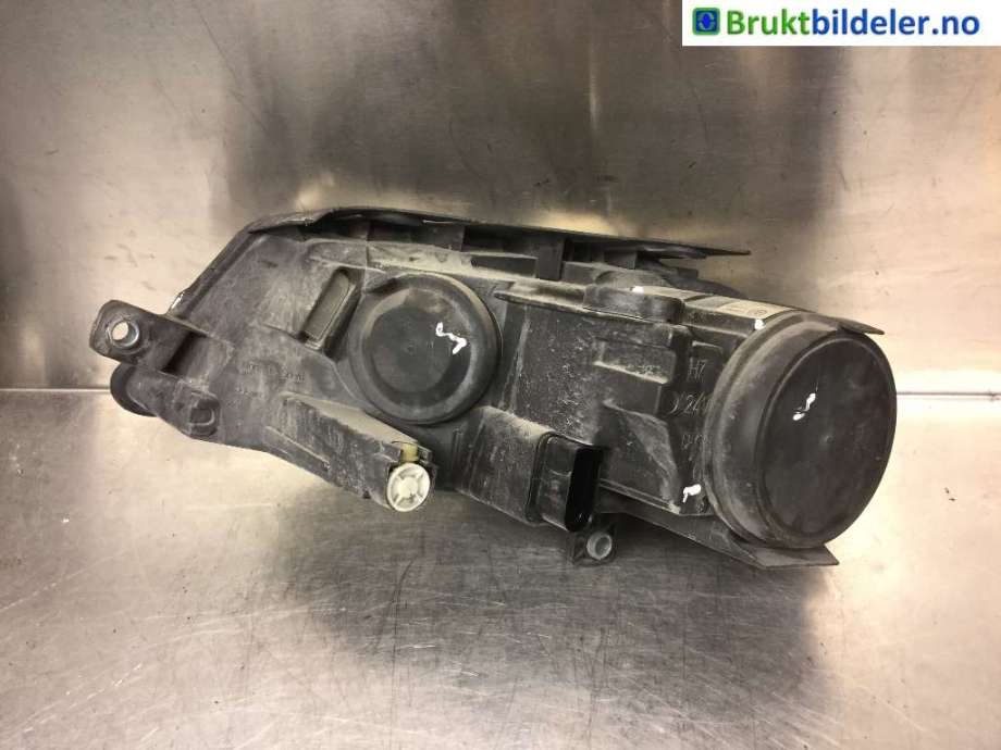 Frontlykt høyre halogen til VW Passat 2005-2010 (B6) (B6) (VOLKSWAGEN|3C0 941 006 S|)