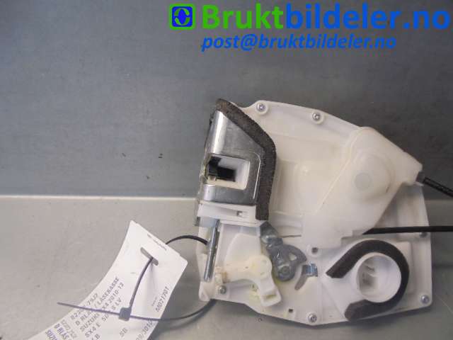 Låsekasse venstre bak til Suzuki SX4 2009-2013 (Type I, Fase 2)  (SUZUKI|82302-79J2|)
