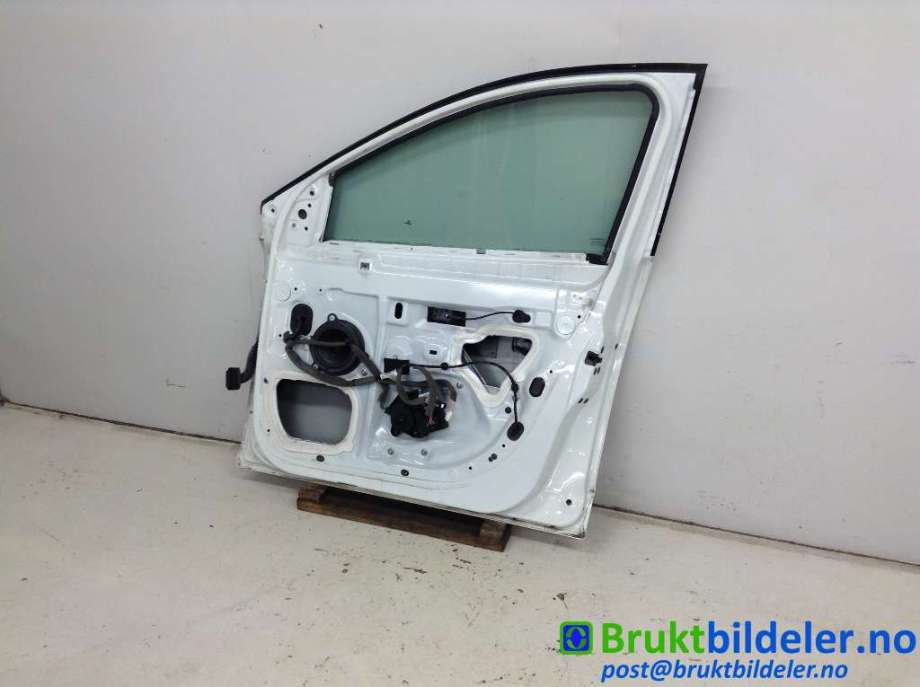 Dør høyre foran til Renault Megane 2009-2016 Type III  (RENAULT|801003028R||801009742R)