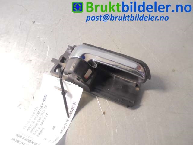Dørhåndtak inv høyre til Suzuki SX4, 2009-2013 (Type I, Fase 2)  (SUZUKI|83110-63J20-LF1)