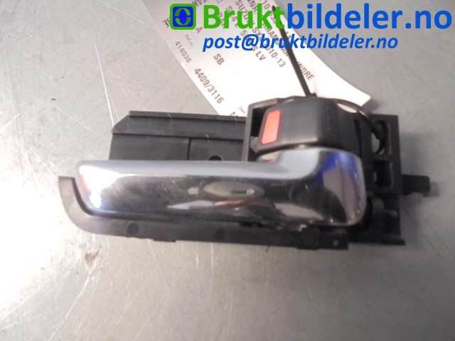 Dørhåndtak inv høyre bak til Suzuki SX4, 2009-2013 (Type I, Fase 2)  (SUZUKI|83110-63J20-LF1)