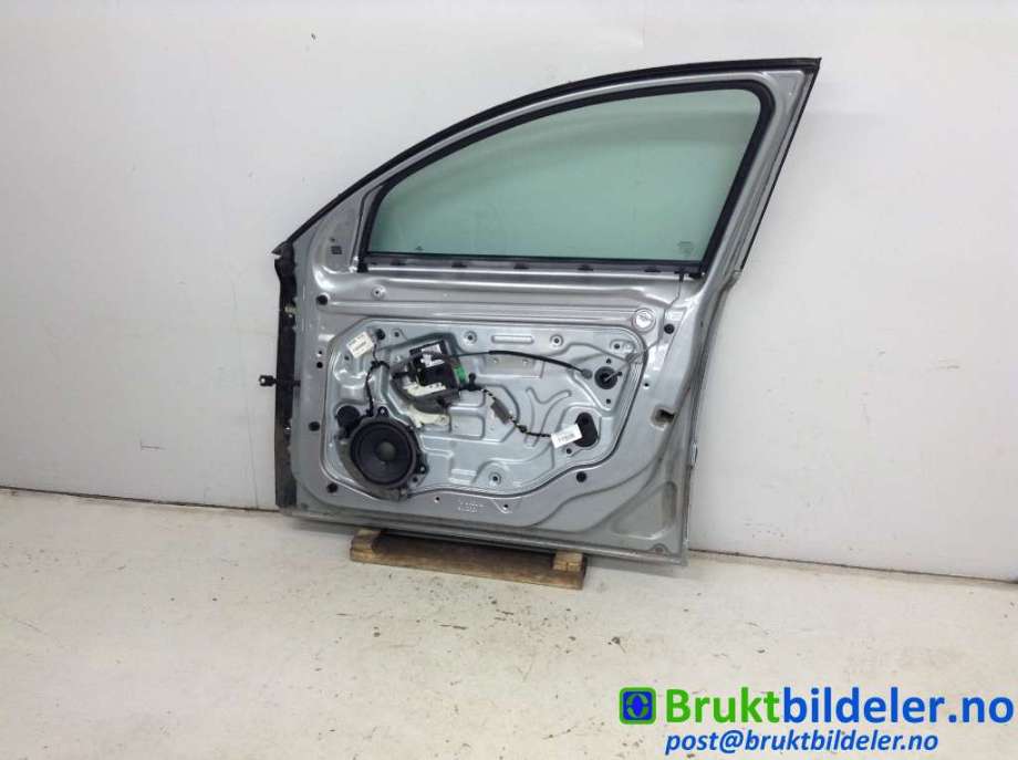 Dør høyre foran til Volvo S40 2004-2007 (Type II, Fase 1)  (VOLVO|31335444|)