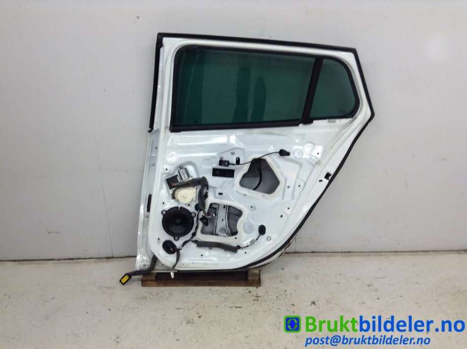 Dør høyre bak til Renault Megane 2009-2016 Type III  (RENAULT|821003697R||821007080R)
