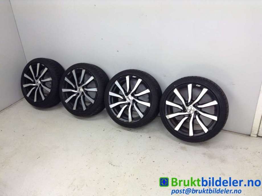 Hjulsett aluminium sommer til Renault Megane 2009-2016 Type III  (RENAULT|TRIANGLE|8JX18 ET45 5X114.3|)