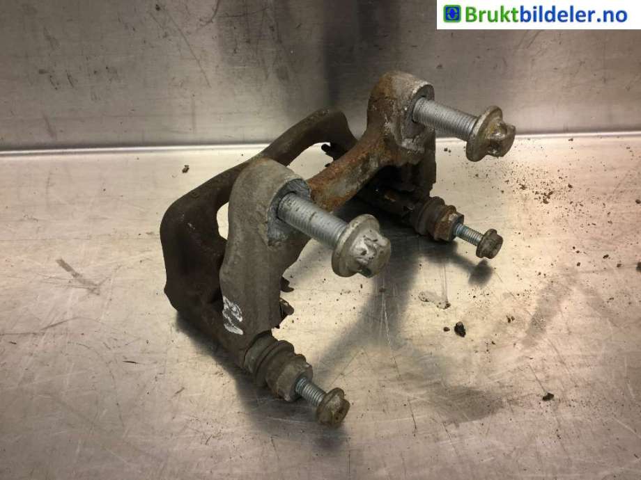 Bremsecaliper brakett til Mercedes A-Klasse, 2012-2018 (W176) (W176) (MERCEDES|A 000 423 08 06)