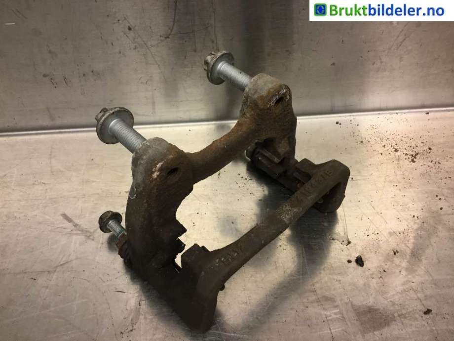 Bremsecaliper brakett til Mercedes A-Klasse 2012-2018 (W176) (W176) (MERCEDES|A 000 423 08 06|)