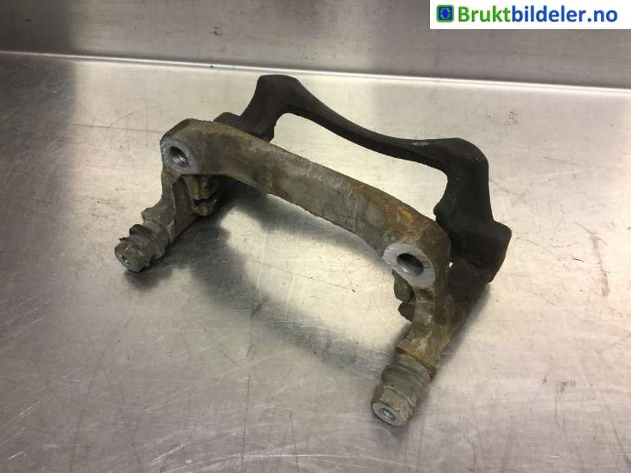 Bremsecaliper brakett til Mercedes A-Klasse, 2012-2018 (W176) (W176) (MERCEDES|A 204 421 09 94)