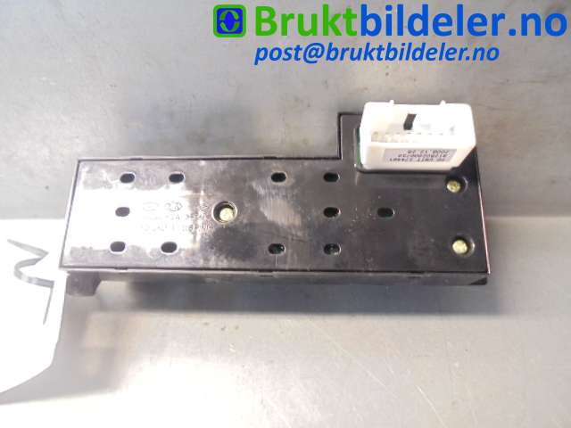 Bryter ruteheis til Hyundai i30 2007-2012 (Type I)  (HYUNDAI|93570-2L000|)