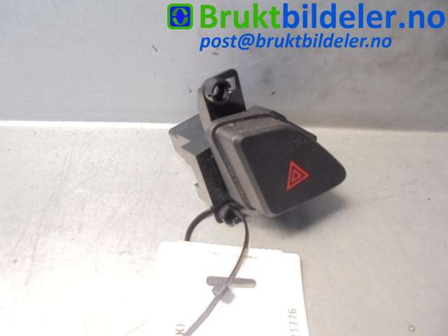 Bryter nødblink til Hyundai i30, 2007-2012 (Type I)  (HYUNDAI|864W01404)