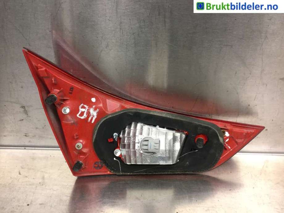 Baklykt høyre indre til Toyota Auris 2015-2019 (Type II, Fase 2)  (TOYOTA|81581-02830|)