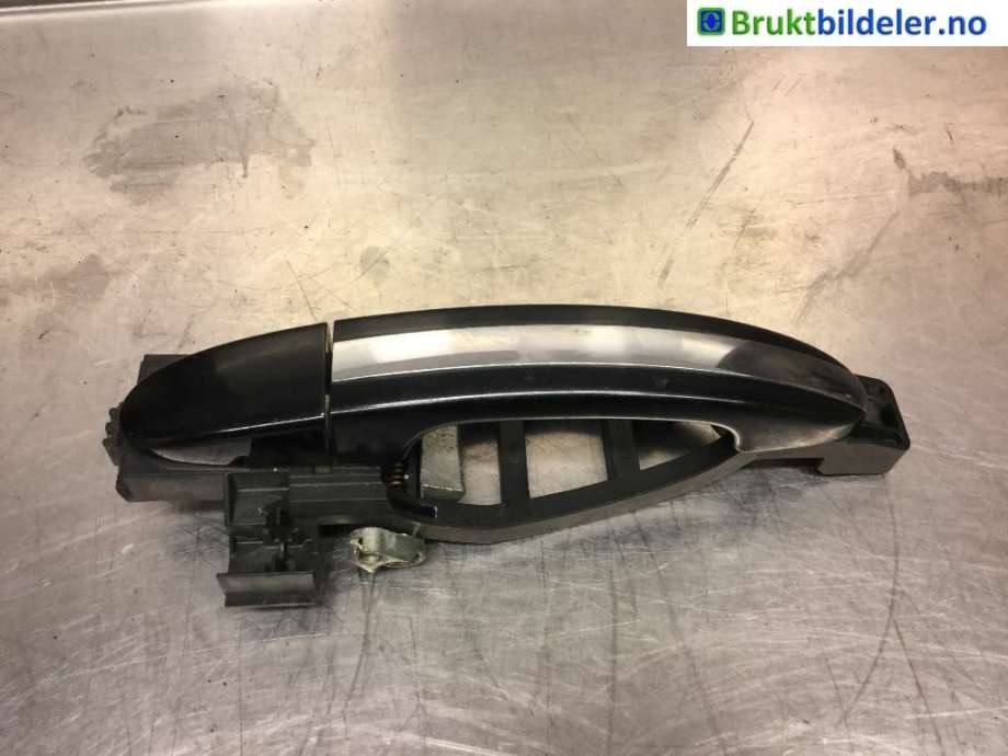 Dørhåndtak utv venstre bak til Ford Mondeo, 2007-2010 (Type IV, Fase 1)  (FORD|6M21-U266B22-A)