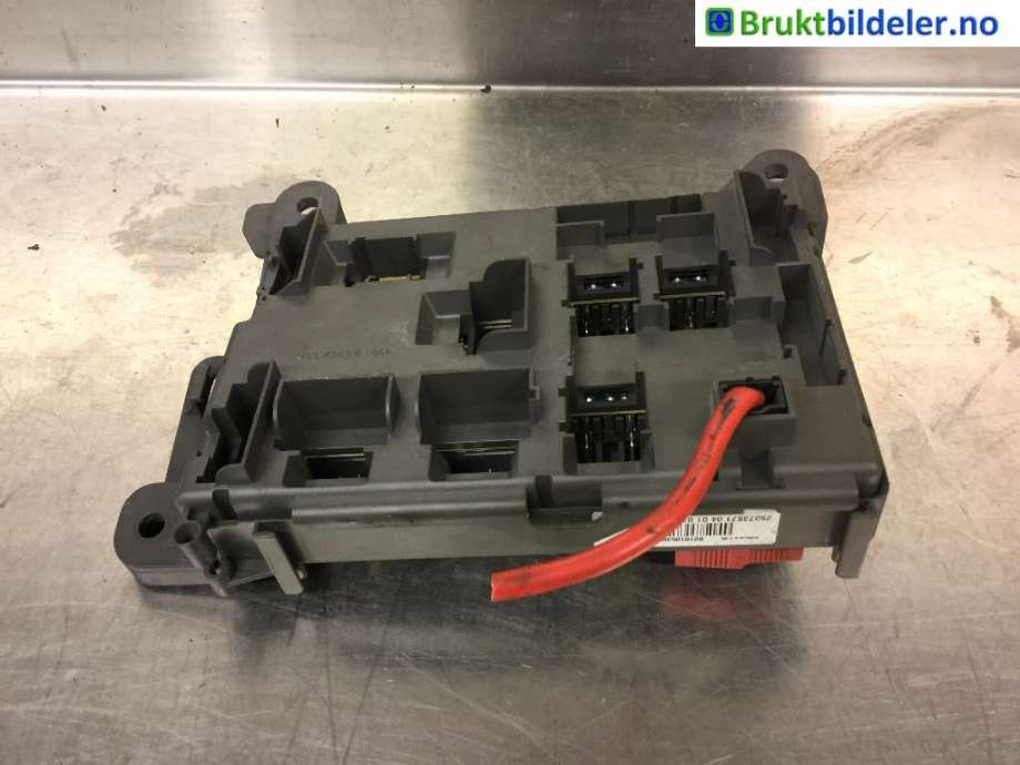 Sikringsboks til BMW X5 2007-2013 (E70) (E70) (BMW|6114 6 931 687|)