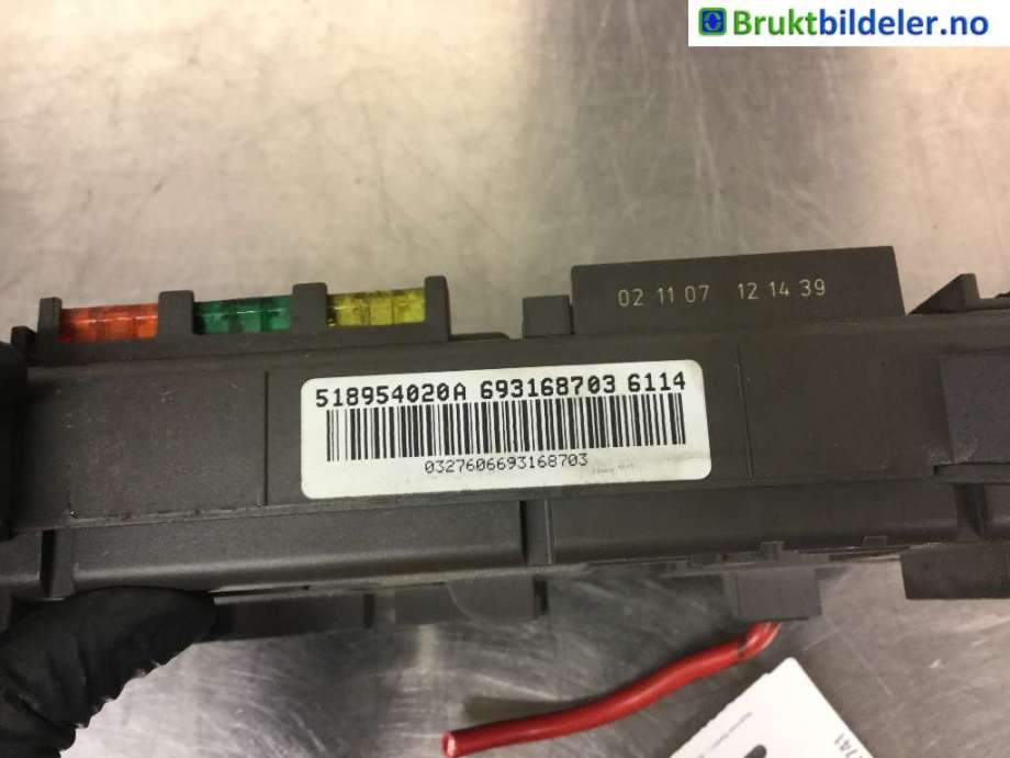 Sikringsboks til BMW X5 2007-2013 (E70) (E70) (BMW|6114 6 931 687|)