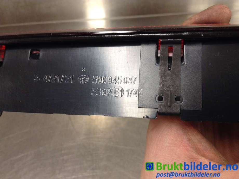 Baklykt bremselys bakrute til VW Tiguan 2007-2011 (Type I, Fase 1)  (VOLKSWAGEN|5N0 945 097|)