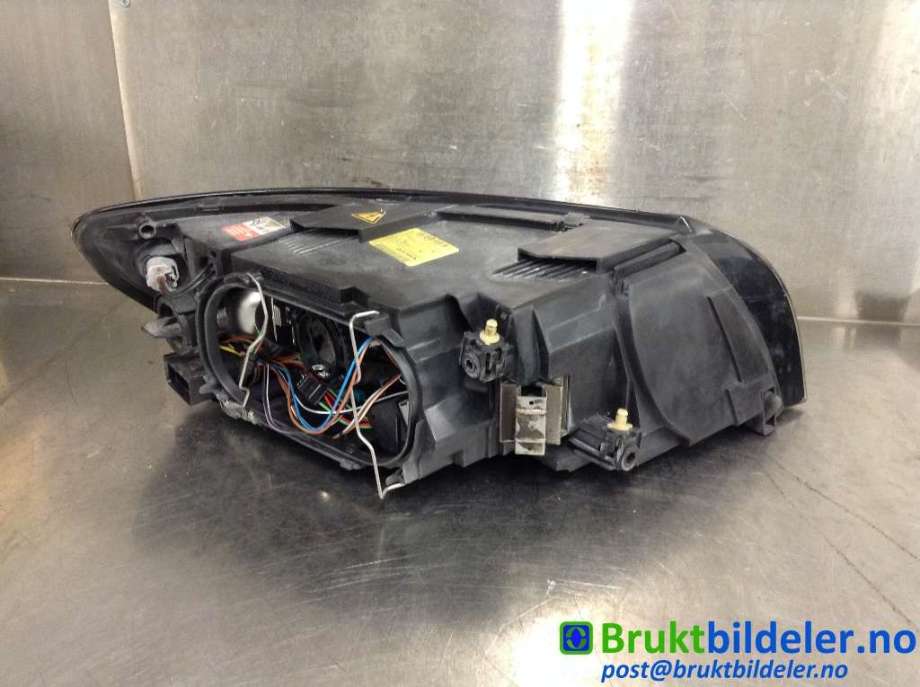 Frontlykt venstre xenon til Volvo V50 2004-2007 (Fase 1)  (30698877|0 301 198 271|)