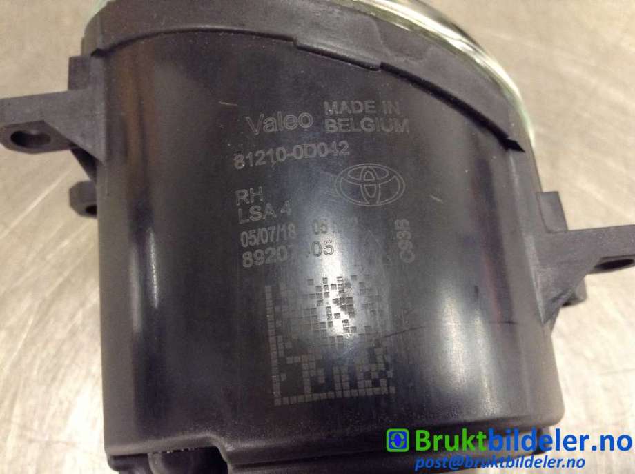 Tåkelykt venstre foran til Toyota Avensis 2009-2015 (Type III, Fase 1)  (TOYOTA|81210-0D042|89207405|)