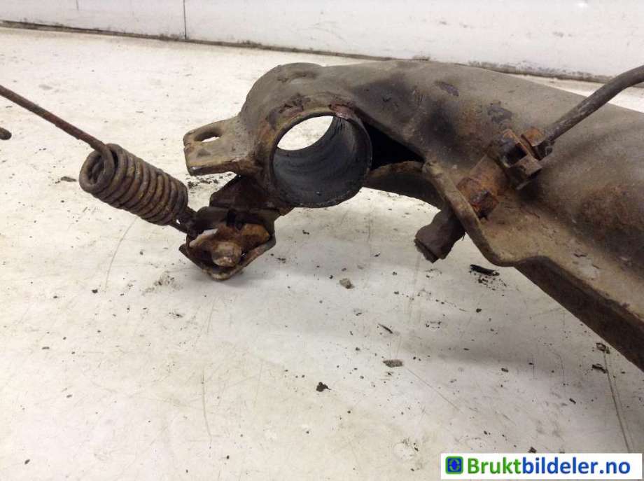 Bærebru venstre bak til VW Transporter / Caravelle 1990-2003 (T4) (T4) (VOLKSWAGEN|)