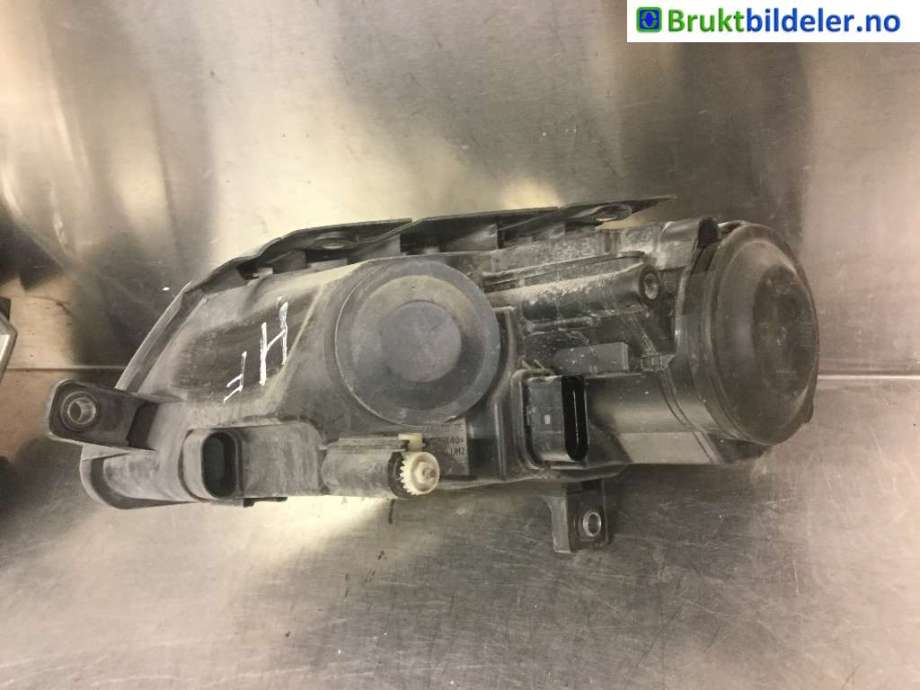 Frontlykt høyre halogen til VW Passat 2005-2010 (B6) (B6) (3C0 941 006 J|)