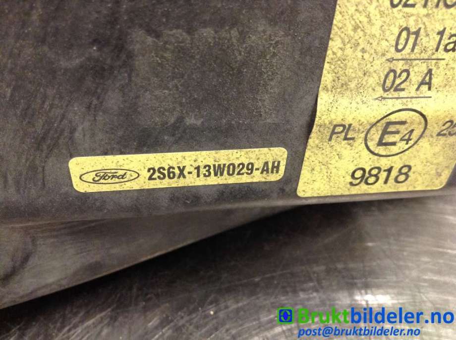 Frontlykt høyre halogen til Ford Fiesta 2002-2008 (Type V) (FORD|2S6X-13W029-AH|)