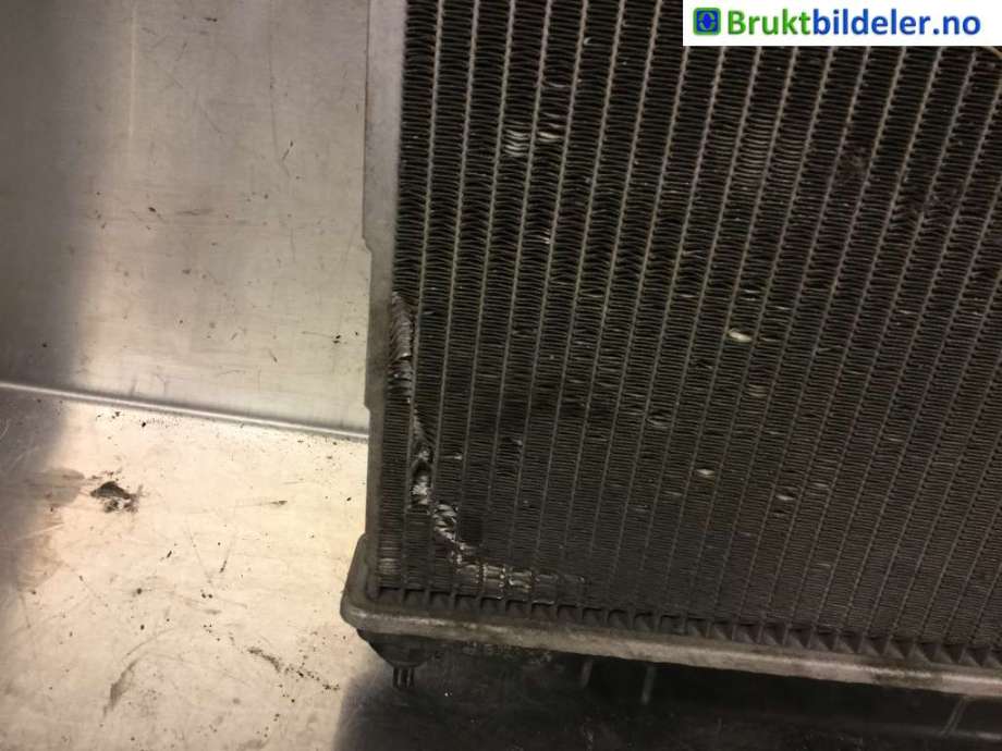 Radiator (manuell gir) til Nissan King Cab 2002-2011 (Fase 2) (D22/NP300) (D22/NP300) (NISSAN|21411VK505|)